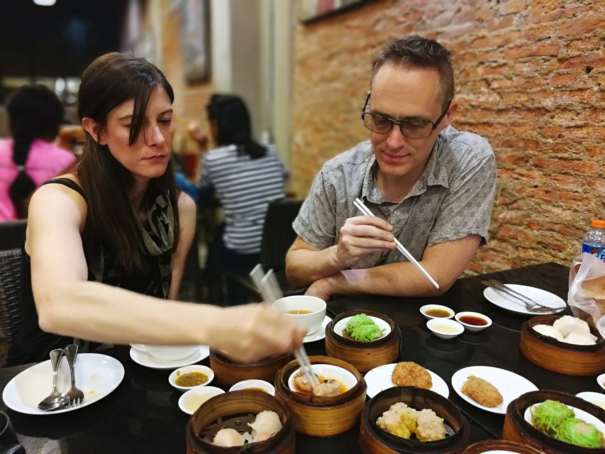 Calories Thai Food: Low-Calorie Dishes & Smart Ordering 1 Low-calorie Thai food served on a plate