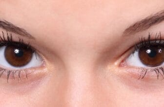 Eye makeup look for brown eyes with warm bronze and shimmer shadow