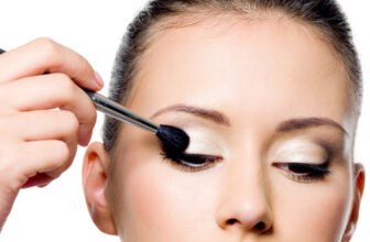 How to apply smokey eye makeup finished look on woman