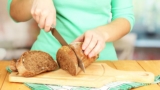 How Many Calories in a Slice of Whole Wheat Bread? Nutrition & Benefits