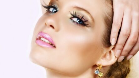 How to Apply Makeup for Over 40: Youthful & Natural Tips